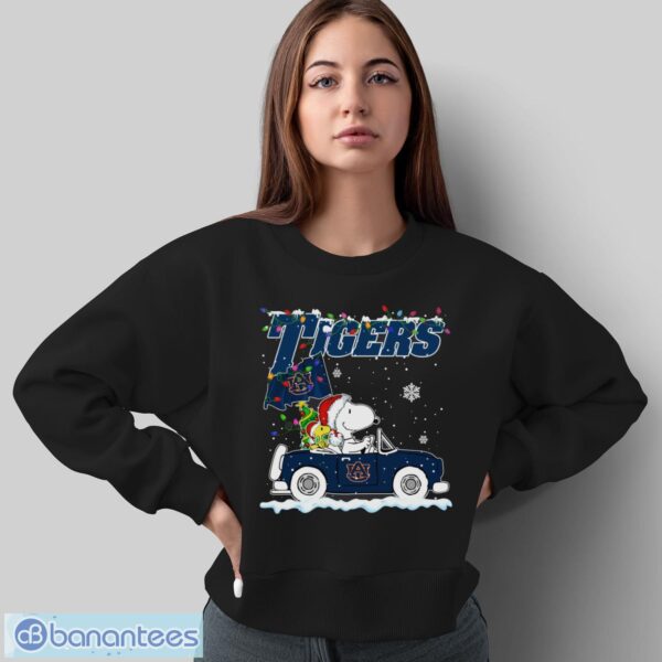 Auburn Tigers Snoopy And Woodstock Driving Car Shirt Sweatshirt Hoodie - Sweatshirt