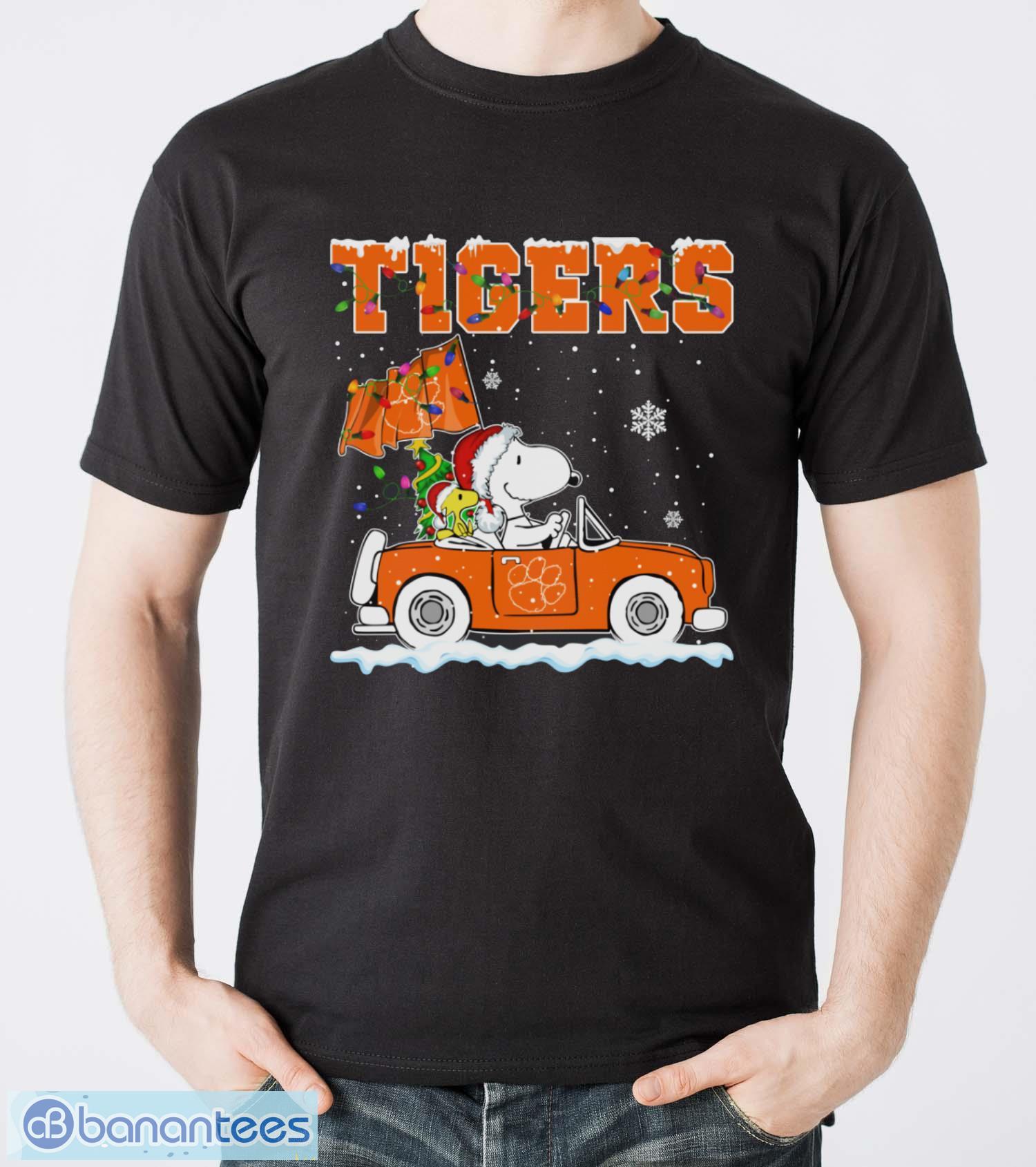 clemson tigers snoopy and woodstock driving car shirt sweatshirt hoodie image Clemson Tigers Snoopy And Woodstock Driving Car Shirt Sweatshirt Hoodie - Men T-Shirt