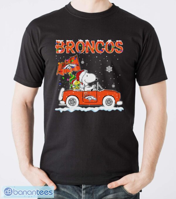 Denver Broncos Snoopy And Woodstock Driving Car Shirt Sweatshirt Hoodie - Men T-Shirt