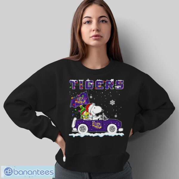 LSU Tigers Snoopy And Woodstock Driving Car Shirt Sweatshirt Hoodie - Sweatshirt