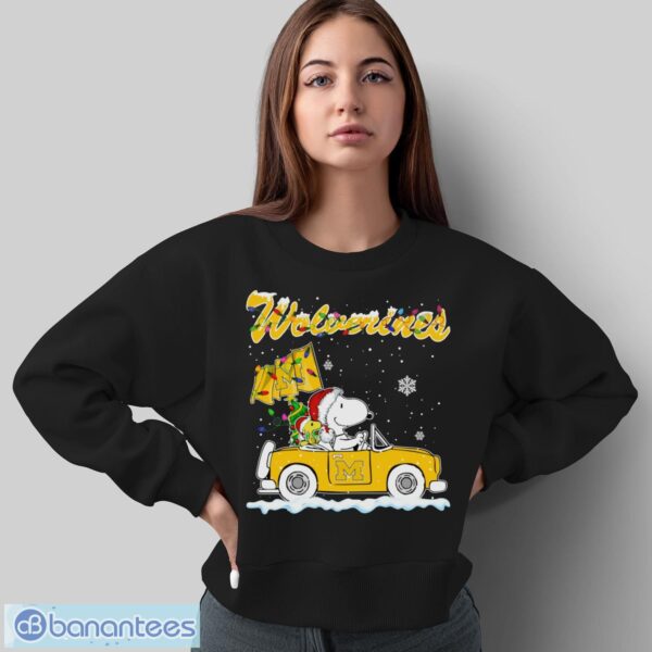 Michigan Wolverines Snoopy And Woodstock Driving Car Shirt Sweatshirt Hoodie - Sweatshirt
