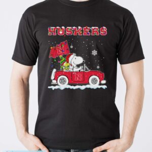 Nebraska Cornhuskers Snoopy And Woodstock Driving Car Shirt Sweatshirt Hoodie - Men T-Shirt