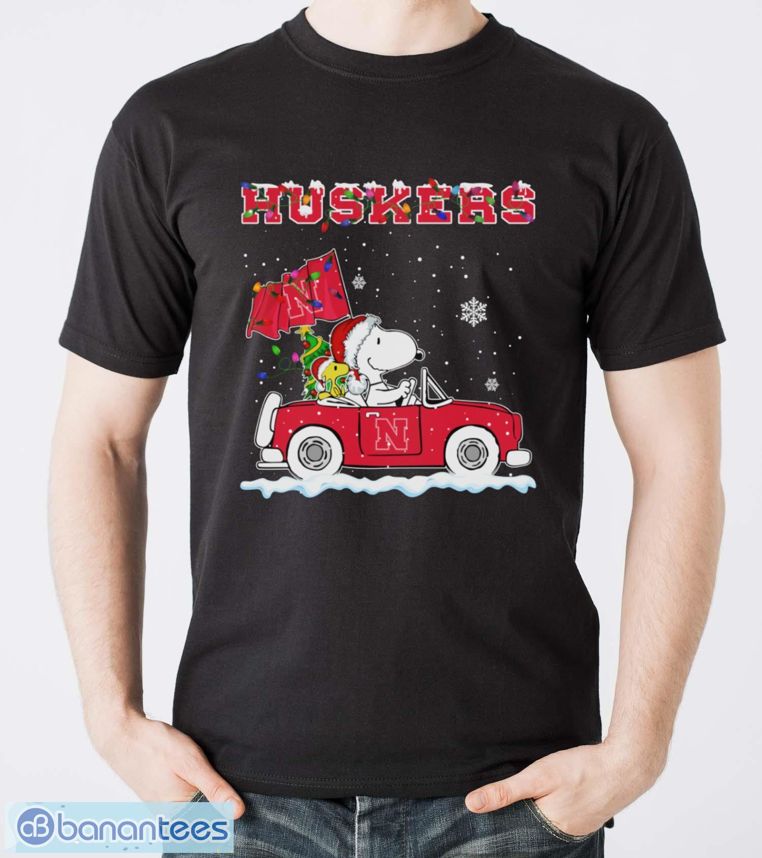 nebraska cornhuskers snoopy and woodstock driving car shirt sweatshirt hoodie image Nebraska Cornhuskers Snoopy And Woodstock Driving Car Shirt Sweatshirt Hoodie - Men T-Shirt