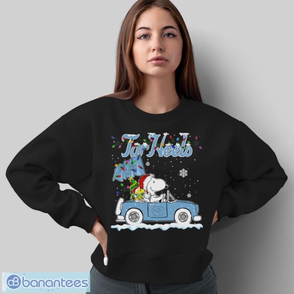 North Carolina Tar Heels Snoopy And Woodstock Driving Car Shirt Sweatshirt Hoodie - Sweatshirt