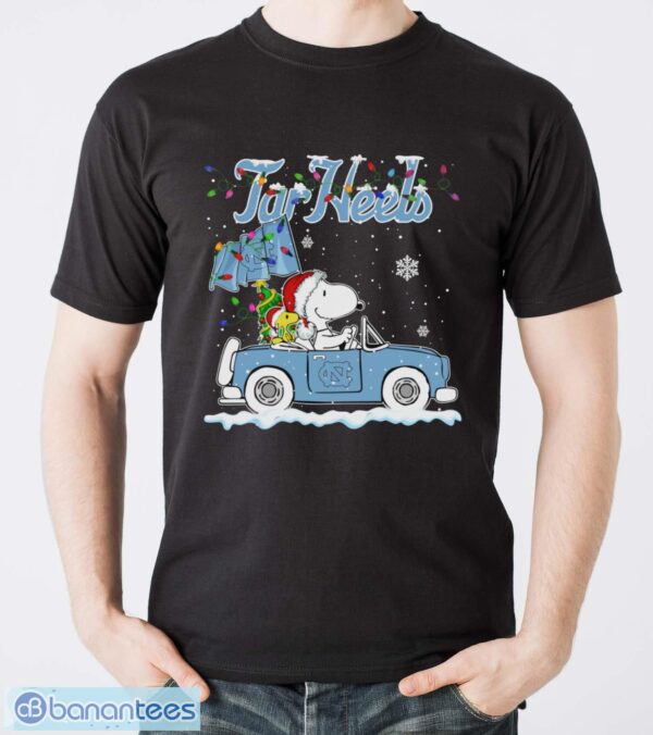 North Carolina Tar Heels Snoopy And Woodstock Driving Car Shirt Sweatshirt Hoodie - Men T-Shirt