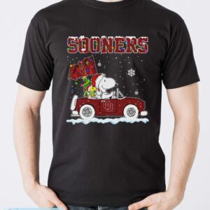 Oklahoma Sooners Snoopy And Woodstock Driving Car Shirt Sweatshirt Hoodie - Men T-Shirt