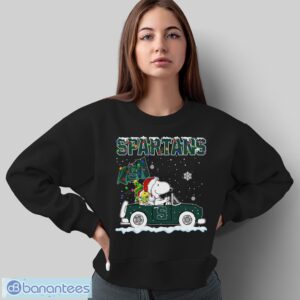 Michigan State Spartans Snoopy And Woodstock Driving Car Shirt Sweatshirt Hoodie - Sweatshirt