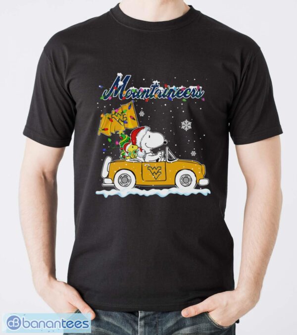 West Virginia Mountaineers Snoopy And Woodstock Driving Car Shirt Sweatshirt Hoodie - Men T-Shirt