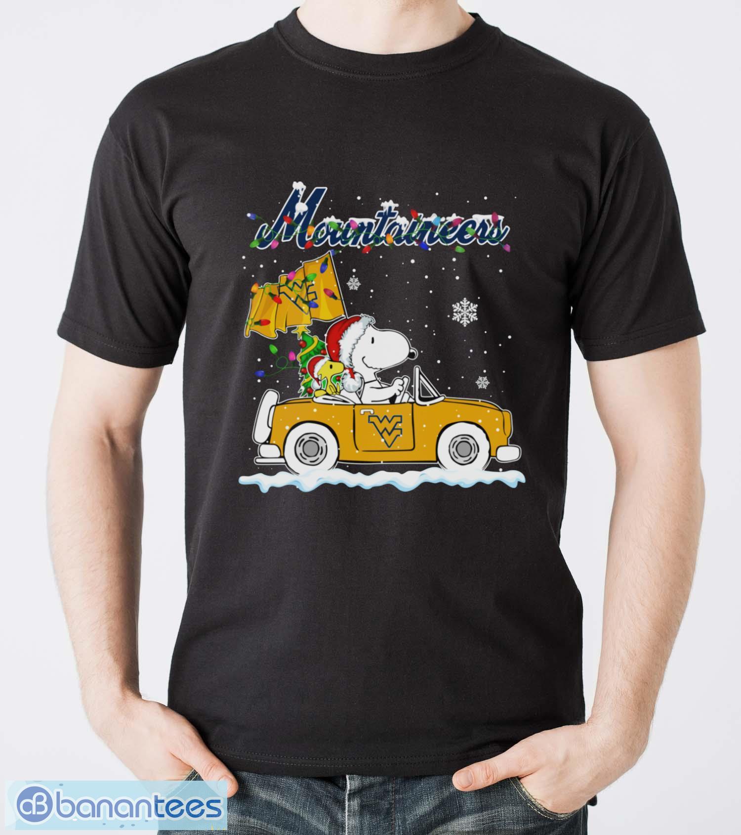 west virginia mountaineers snoopy and woodstock driving car shirt sweatshirt hoodie image West Virginia Mountaineers Snoopy And Woodstock Driving Car Shirt Sweatshirt Hoodie - Men T-Shirt