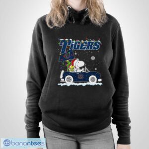 Auburn Tigers Snoopy And Woodstock Driving Car Shirt Sweatshirt Hoodie - Unisex Pullover Hoodie